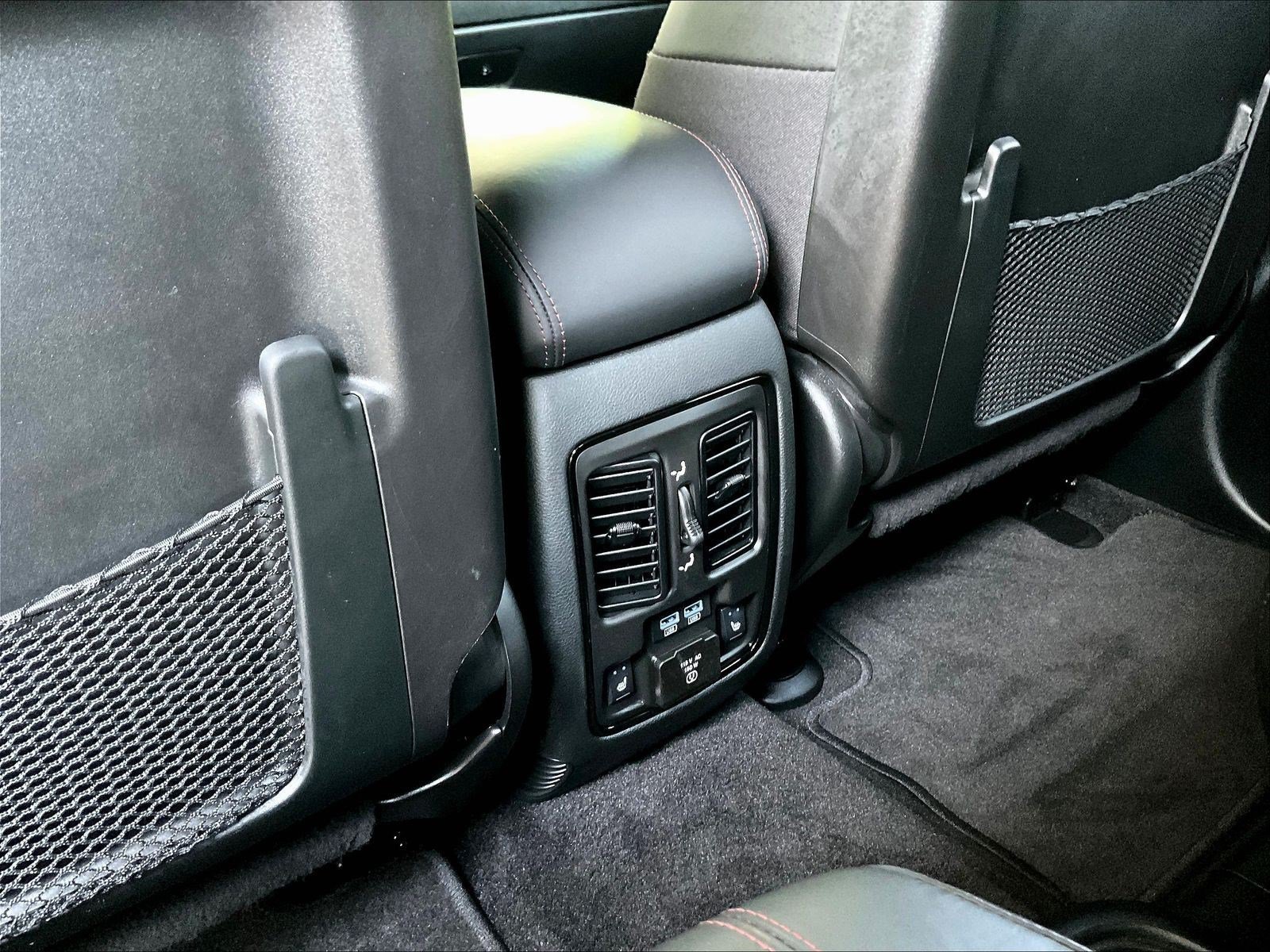 Used 2022 Dodge Durango R/T w/ Tow 'N Go Package AWD/4WD image 10