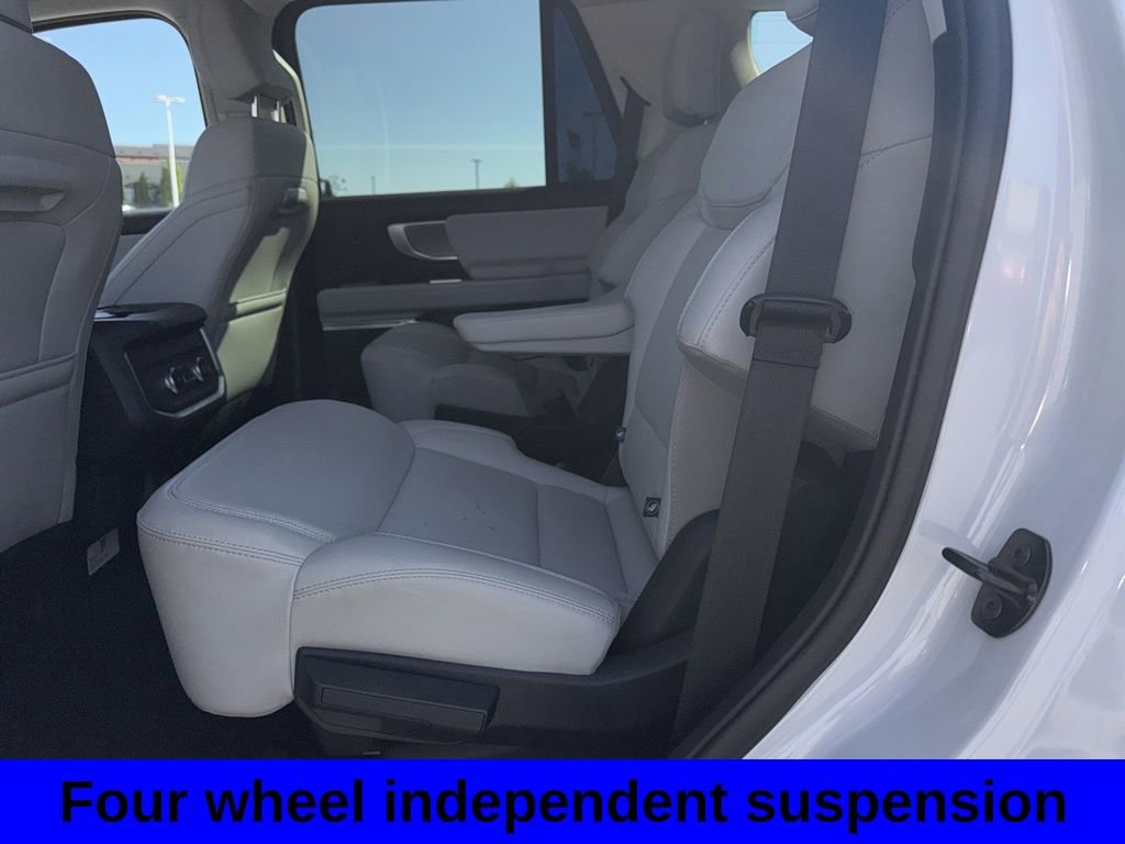 Used 2025 Ford Expedition Platinum AWD/4WD image 8