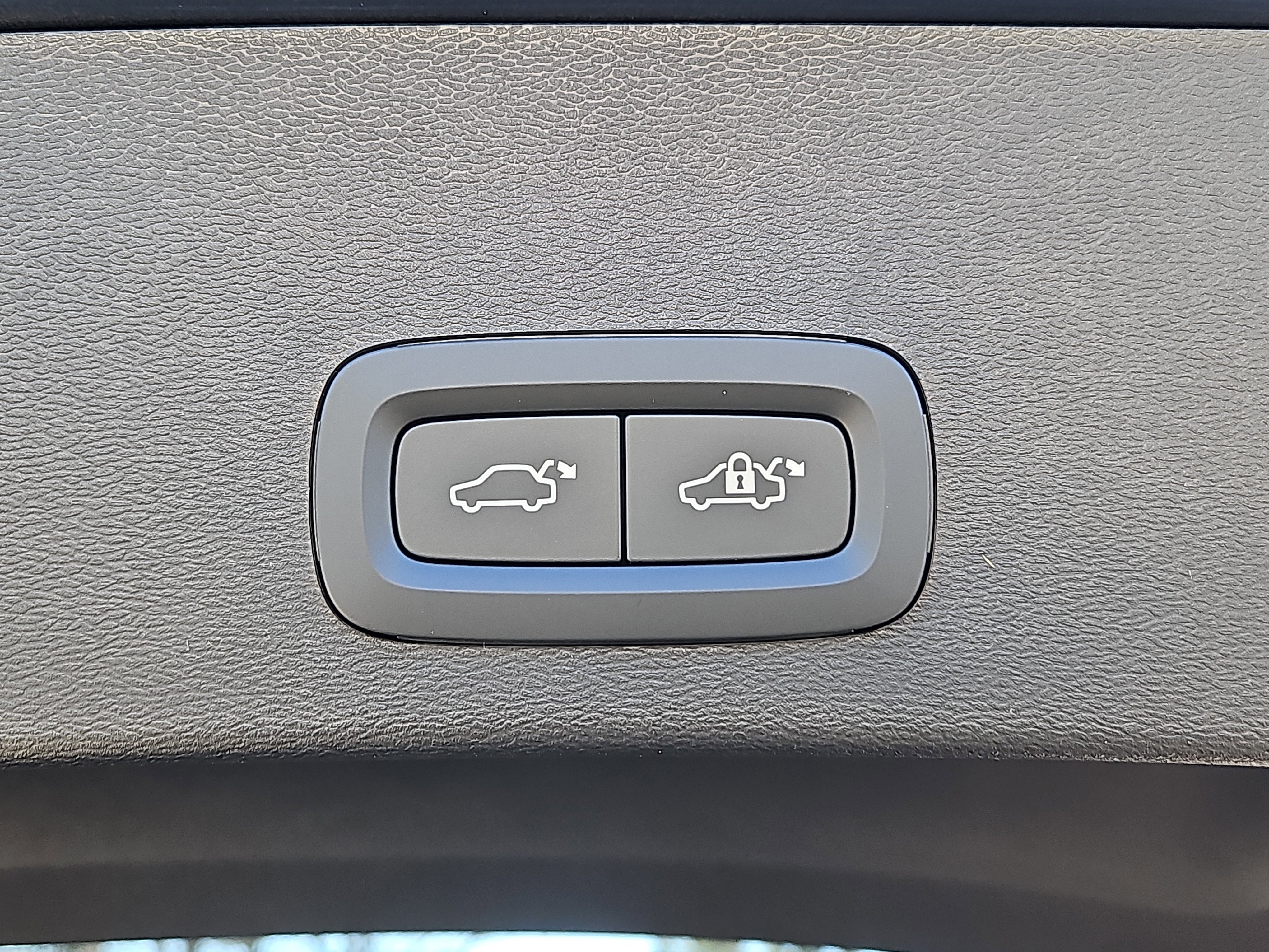 New 2026 Volvo XC40 B5 Core w/ Protection Package Premier image 11