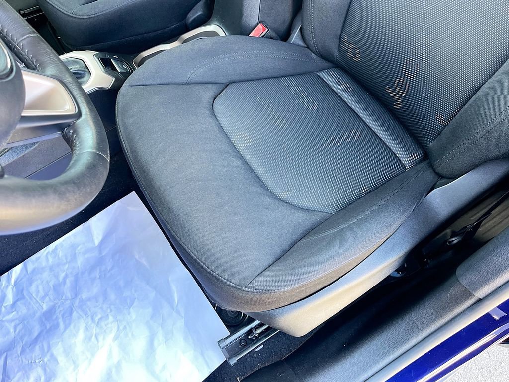 Certified 2016 Jeep Renegade Latitude image 18