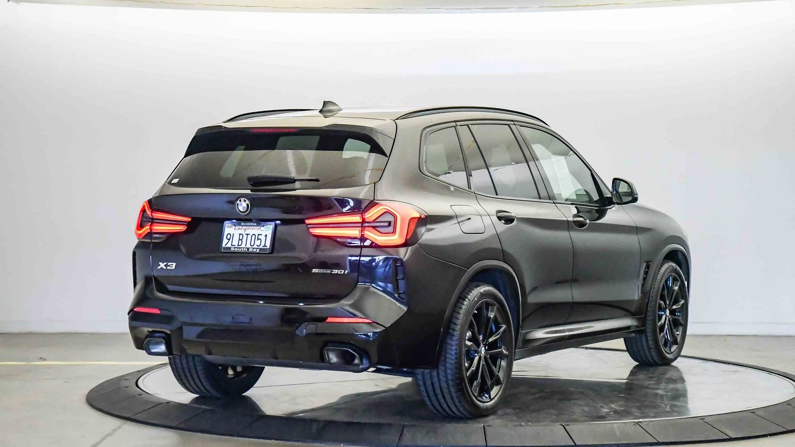 Certified 2024 BMW X3 sDrive30i w/ M Sport Package RWD image 5