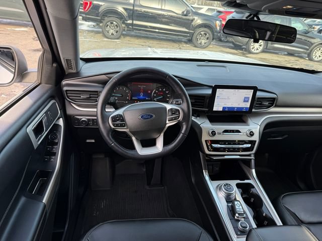 Used 2022 Ford Explorer XLT w/ Equipment Group 202A image 6