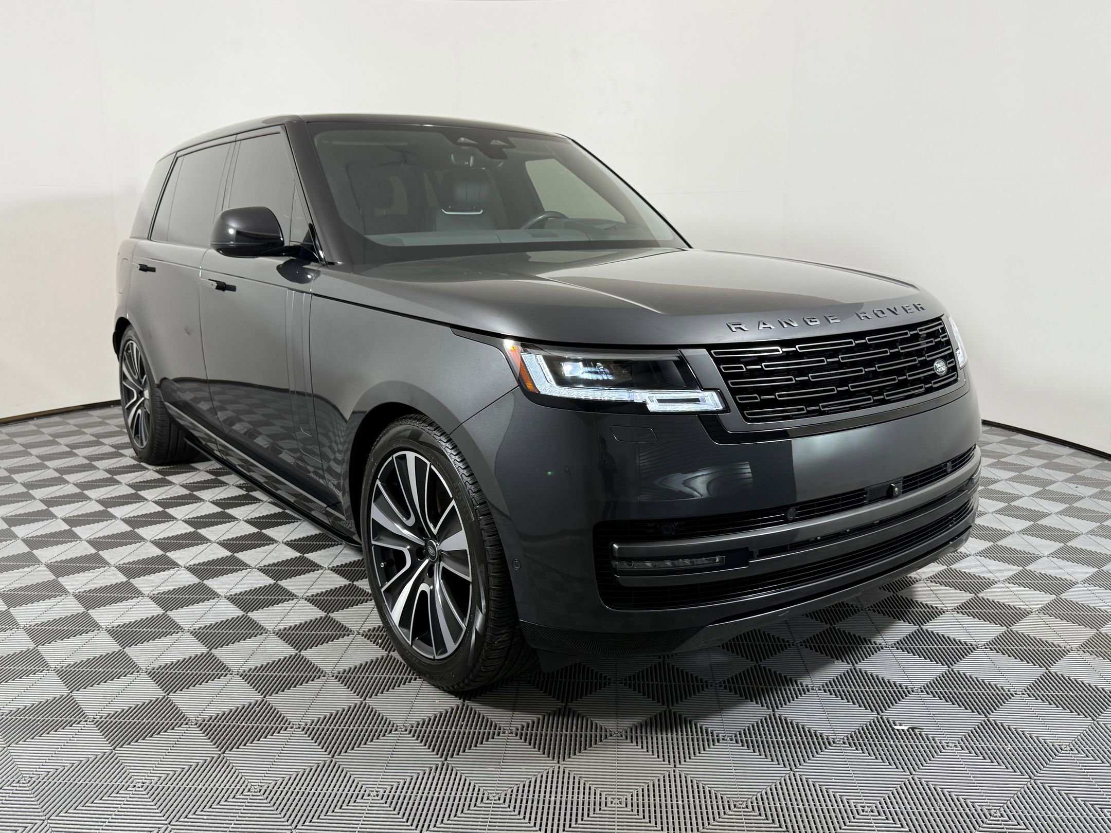 Used 2025 Land Rover Range Rover Long Wheelbase SE image 7