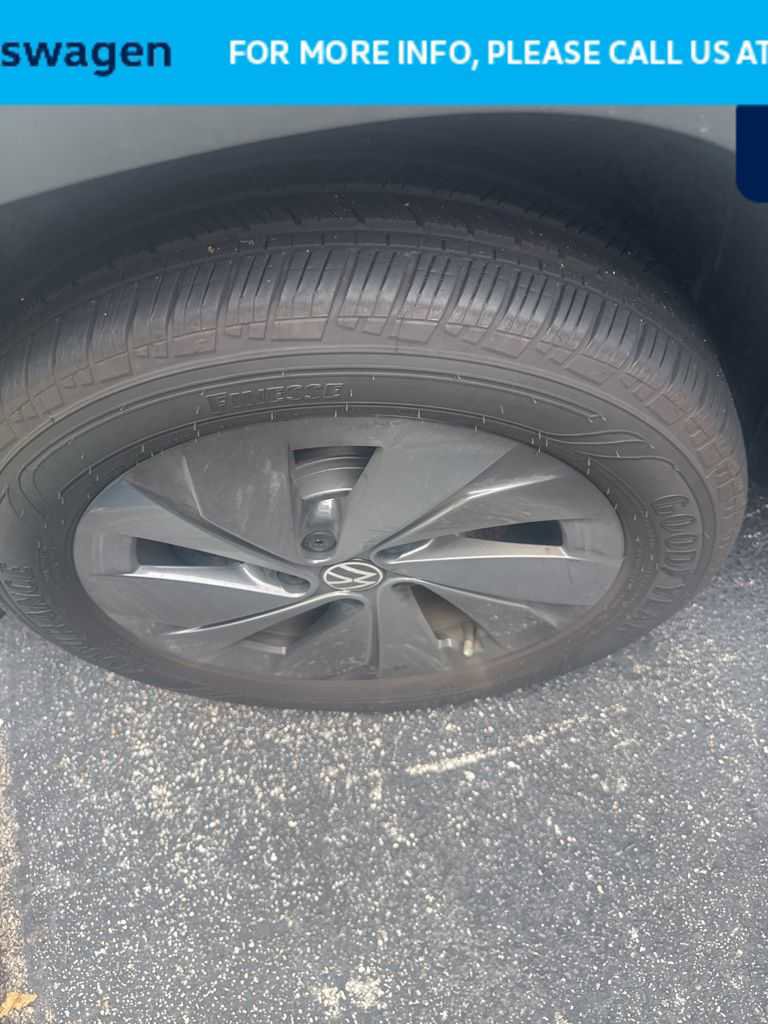 Used 2025 Volkswagen Taos S FWD image 4