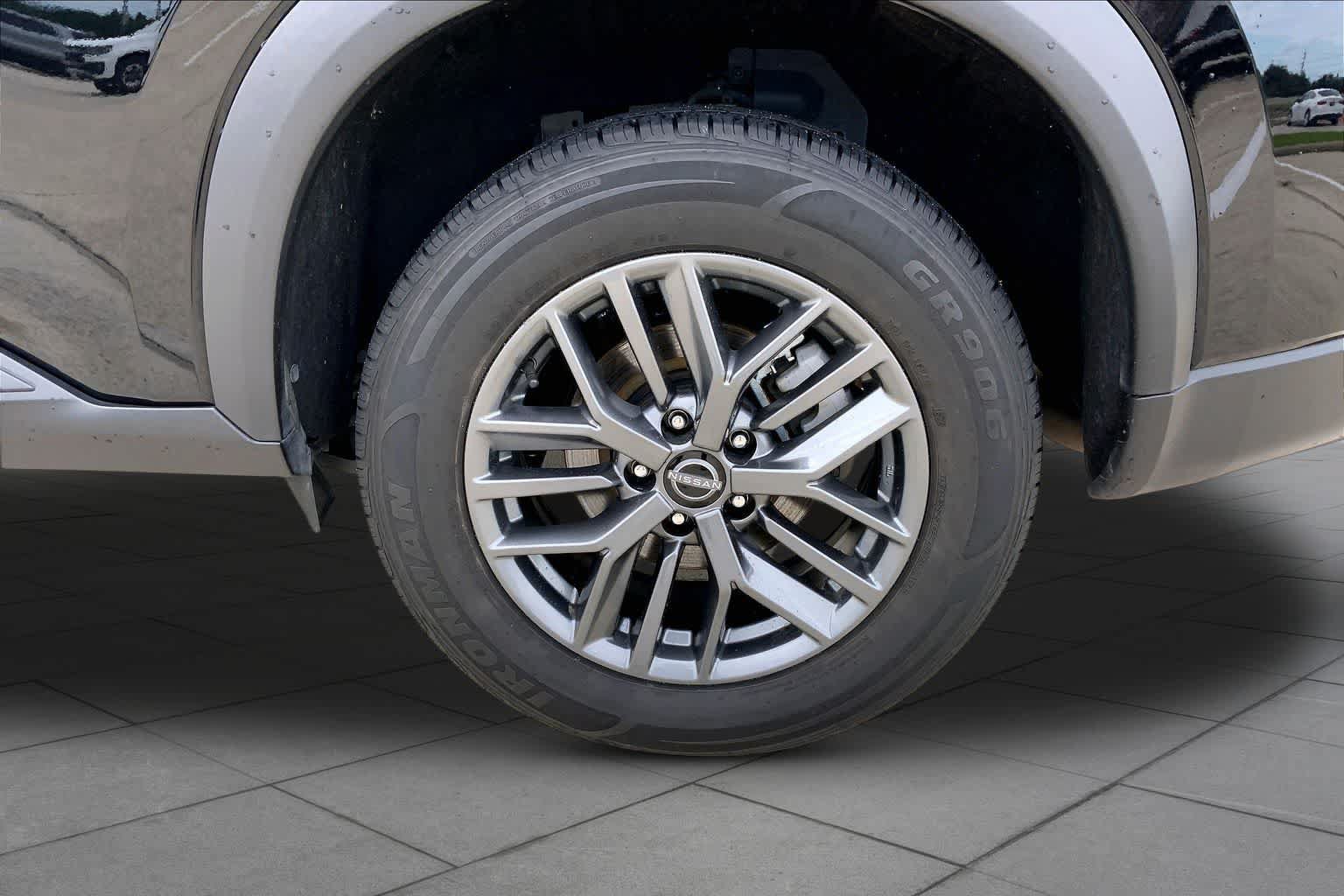 Used 2024 Nissan Rogue S FWD image 10
