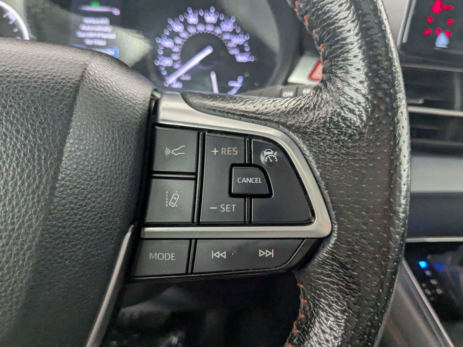 Used 2021 Toyota Sienna XSE AWD/4WD image 19