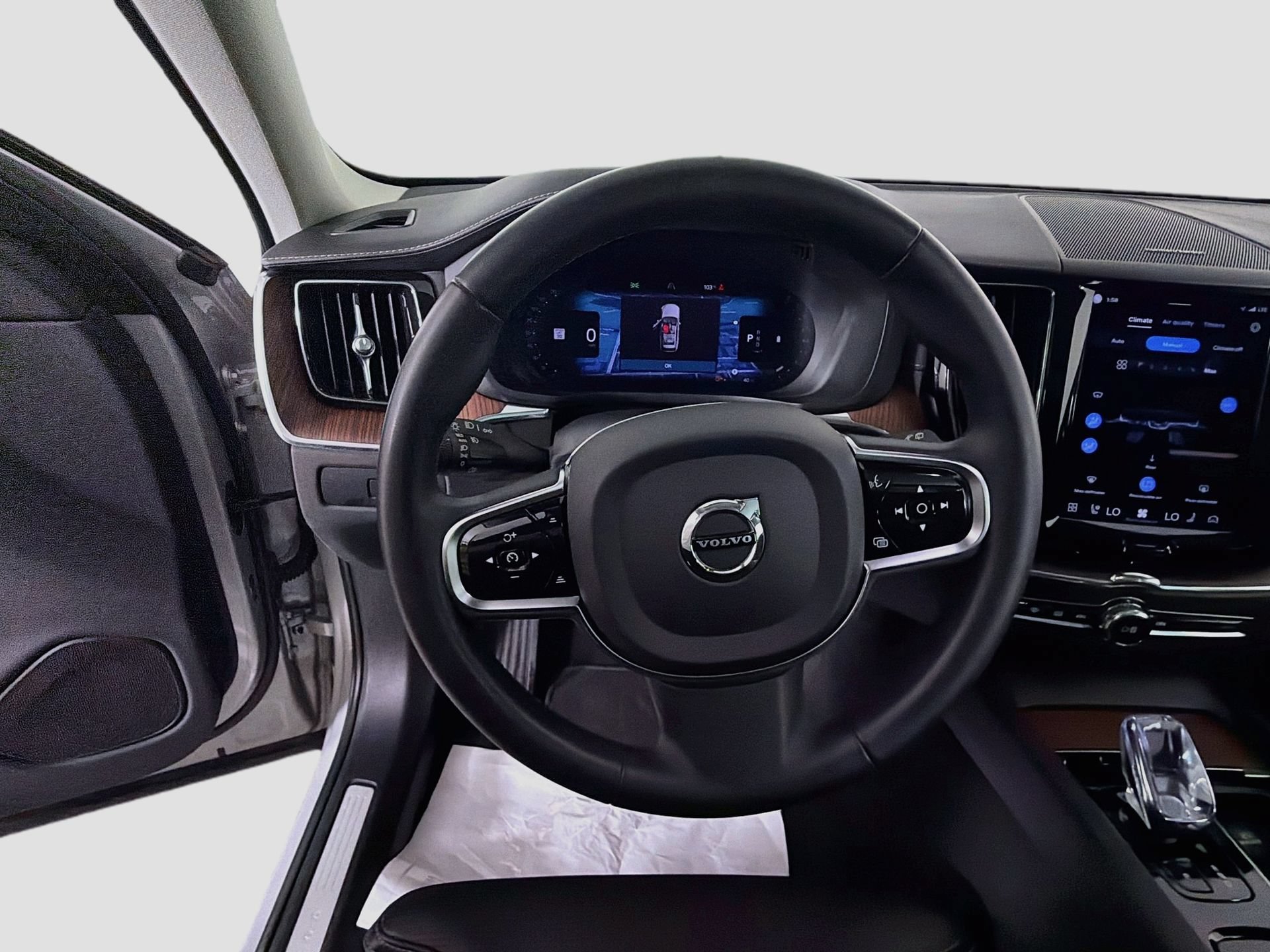 Used 2023 Volvo XC60 B5 Ultimate AWD/4WD image 11
