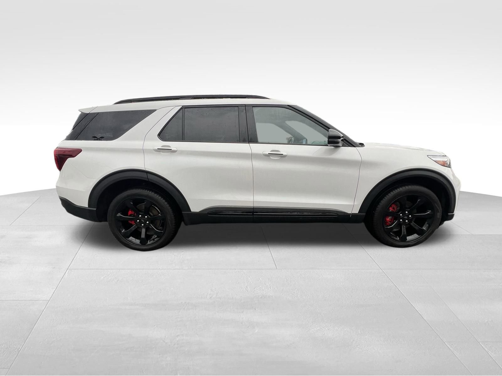 Used 2024 Ford Explorer ST w/ Technology Package image 4