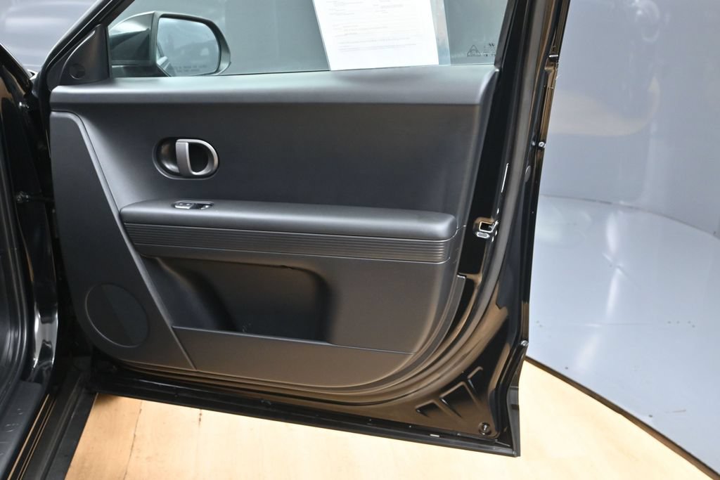 Used 2025 Hyundai Ioniq 5 SE RWD image 33