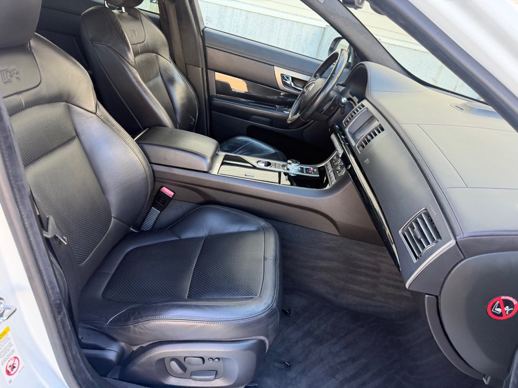 Used 2012 Jaguar XF R RWD image 29