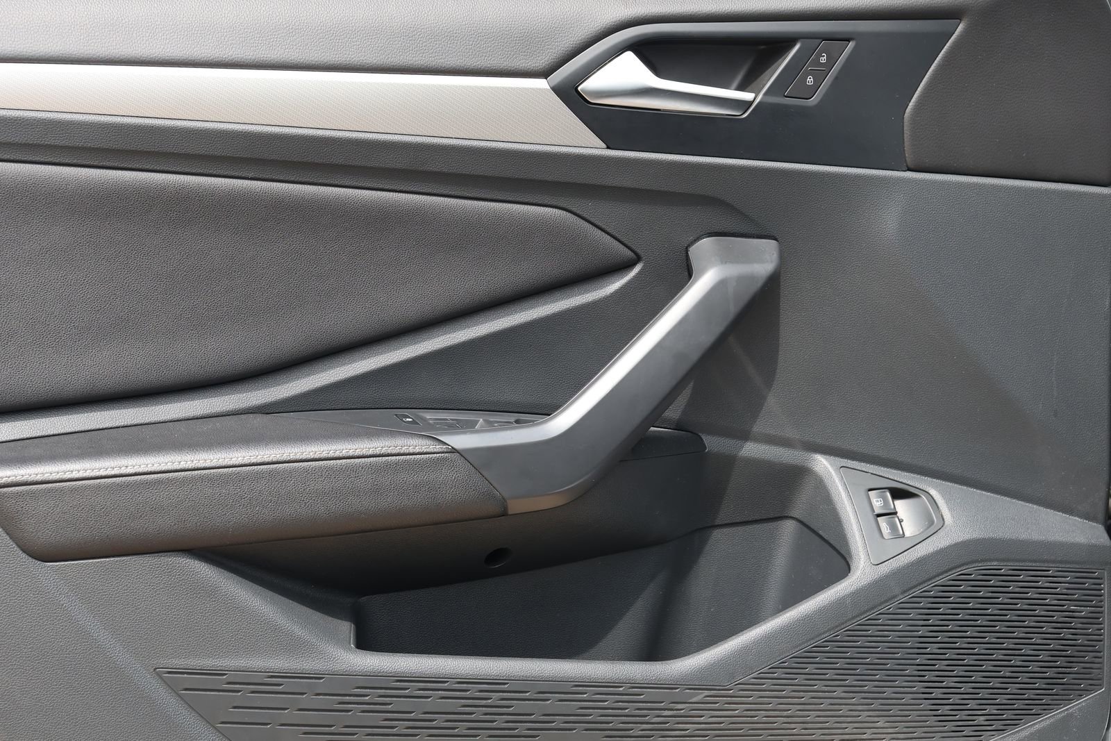 Used 2024 Volkswagen Jetta S image 25