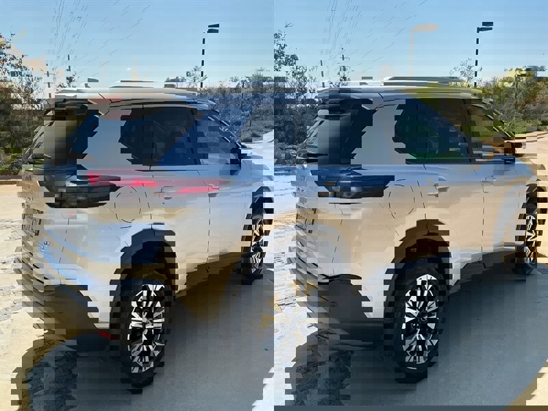 Used 2023 Nissan Rogue SV w/ SV Premium B Package image 11