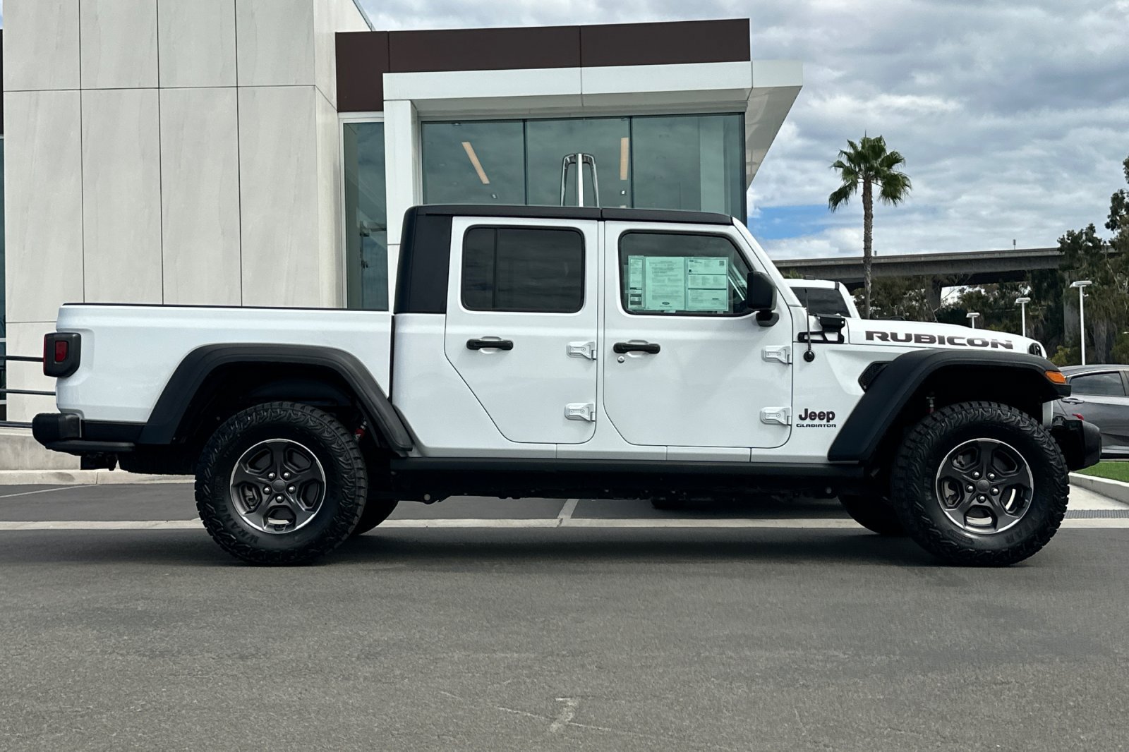 Used 2021 Jeep Gladiator Rubicon w/ Trailer Tow Package AWD/4WD image 2