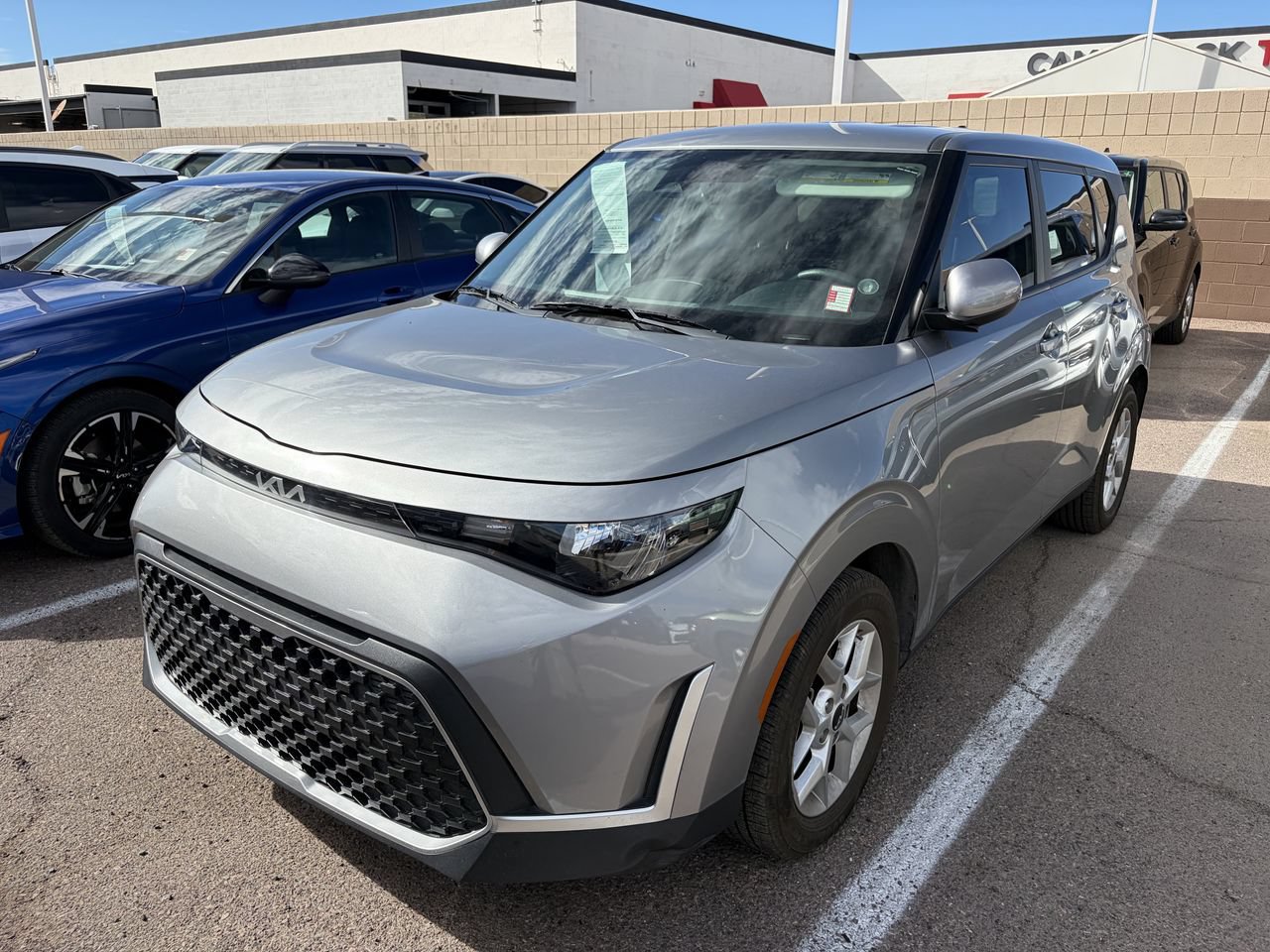 Certified 2025 Kia Soul LX w/ LX Technology Package FWD image 3