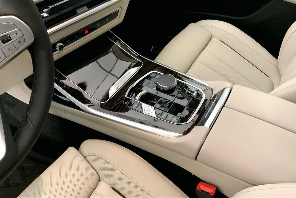 New 2026 BMW X7 xDrive40i w/ Premium Package AWD/4WD image 6