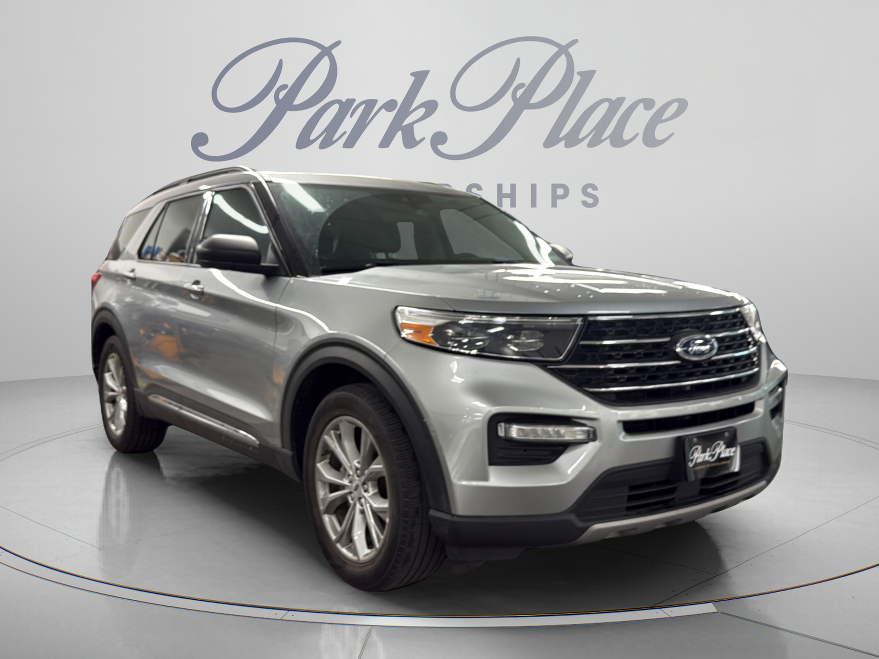 Used 2023 Ford Explorer XLT w/ Equipment Group 202A RWD image 7
