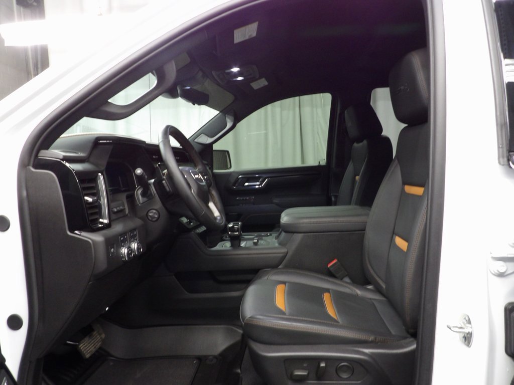 Used 2025 GMC Sierra 1500 AT4 w/ Technology Package image 9