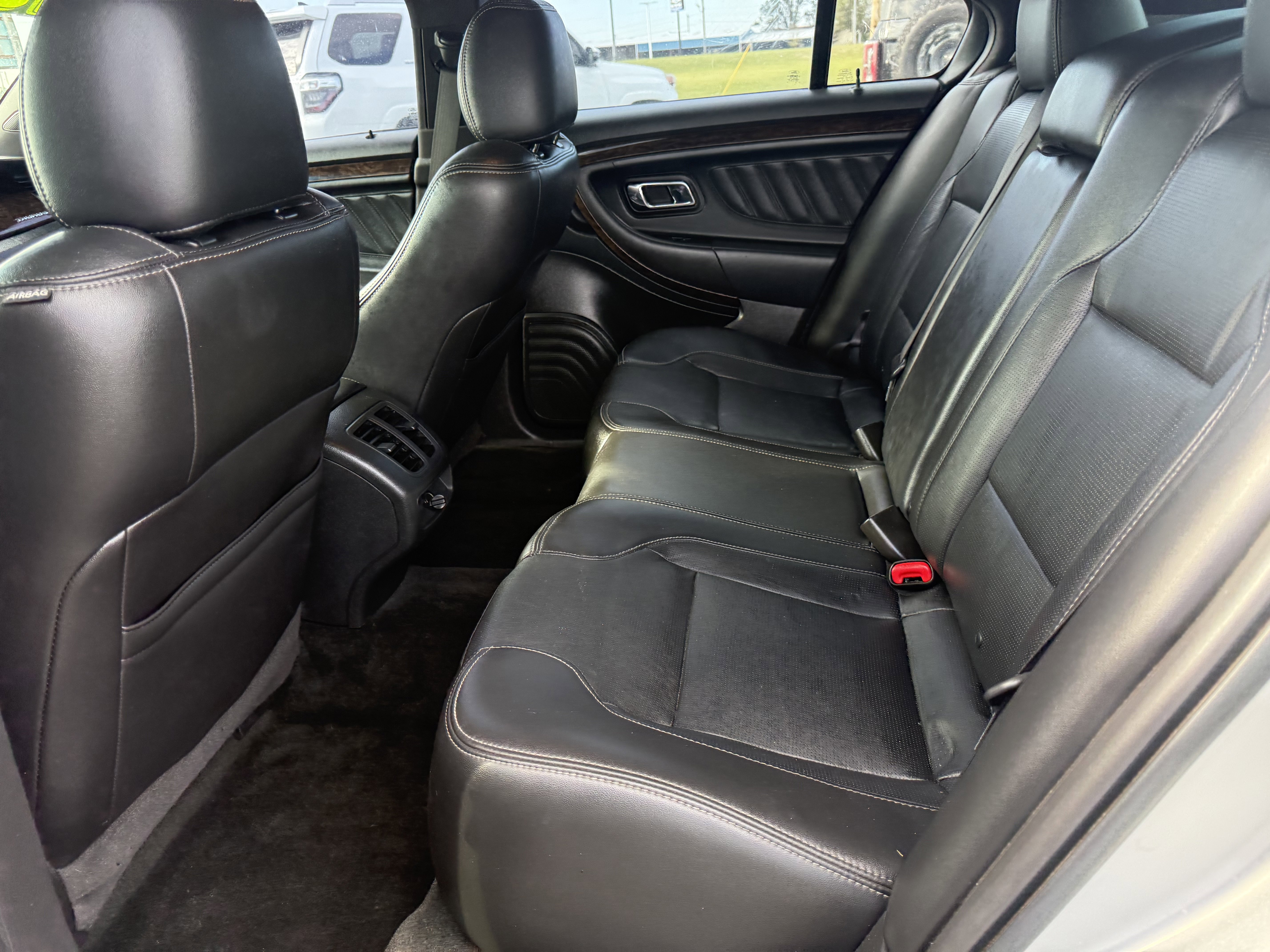 Used 2016 Ford Taurus Limited FWD image 8