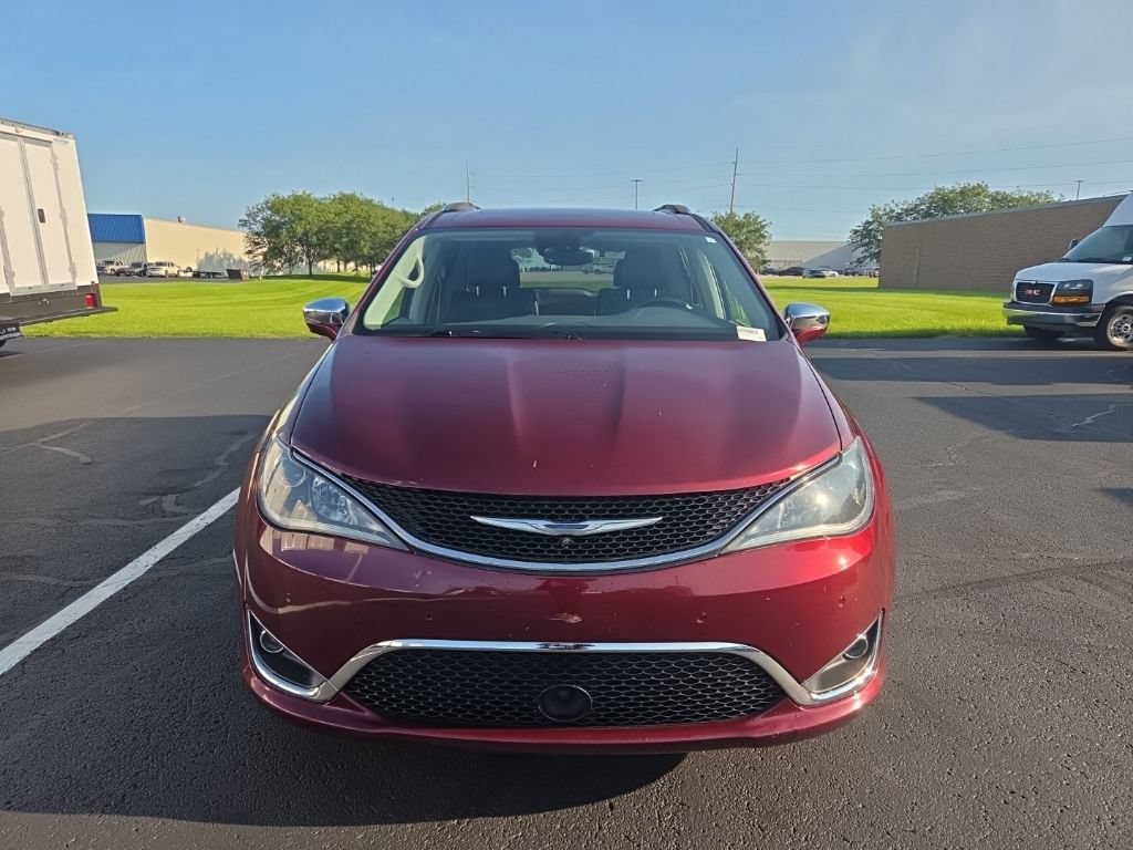 Used 2017 Chrysler Pacifica Limited w/ UConnect Theater Package FWD image 2