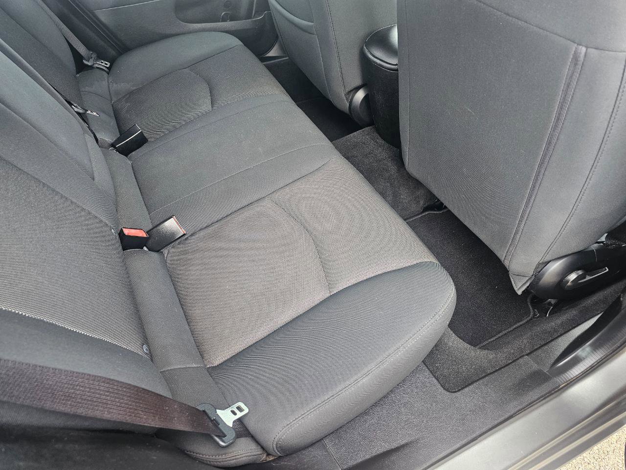 Used 2013 Dodge Avenger SE image 19