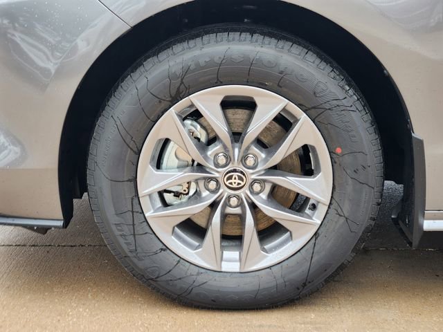 New 2026 Toyota Sienna XLE FWD image 8