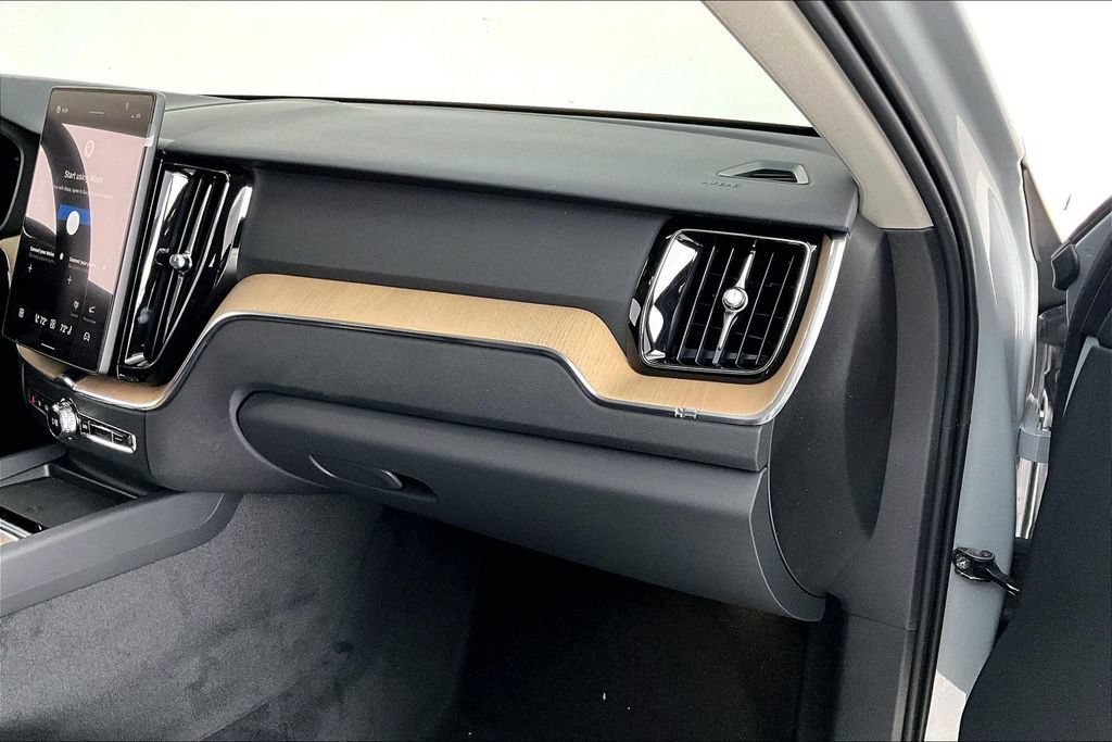 New 2026 Volvo XC60 B5 Core w/ Climate Package AWD/4WD image 9