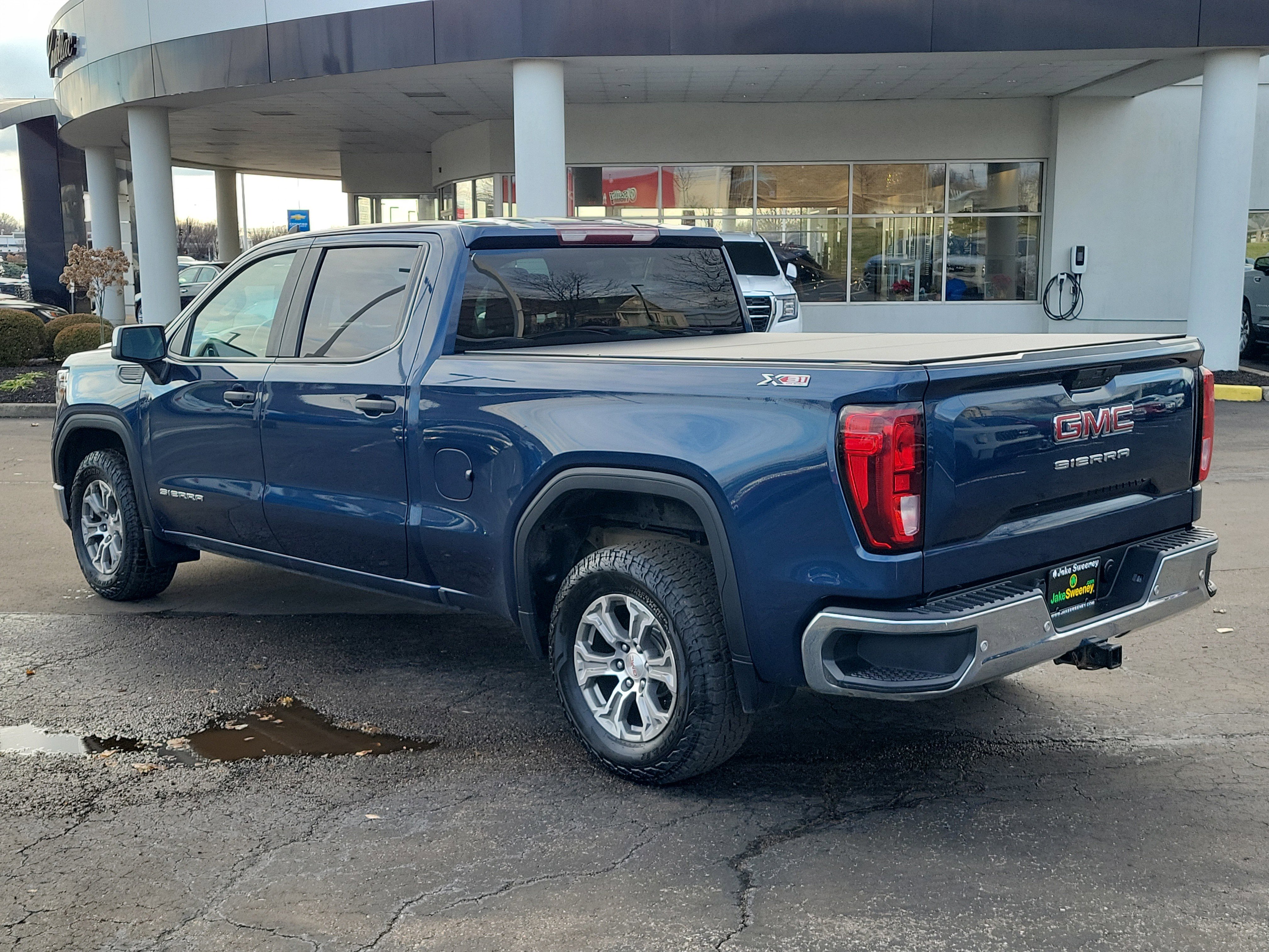 Used 2020 GMC Sierra 1500 4x4 Crew Cab w/ Sierra Value Package image 3