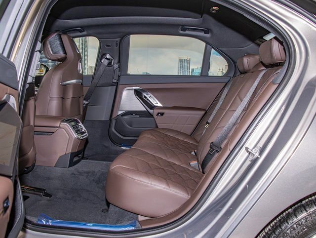 Used 2026 BMW 740i xDrive w/ Premium Package image 22