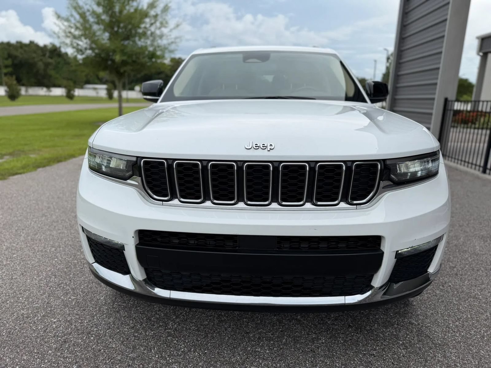 Used 2021 Jeep Grand Cherokee L Limited AWD/4WD image 3