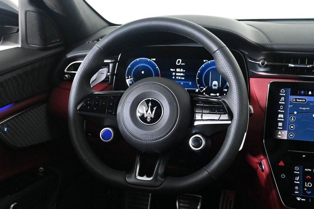 Used 2025 Maserati Grecale Modena image 10