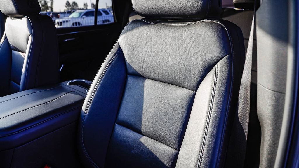 Used 2025 Chevrolet Tahoe Z71 AWD/4WD image 29
