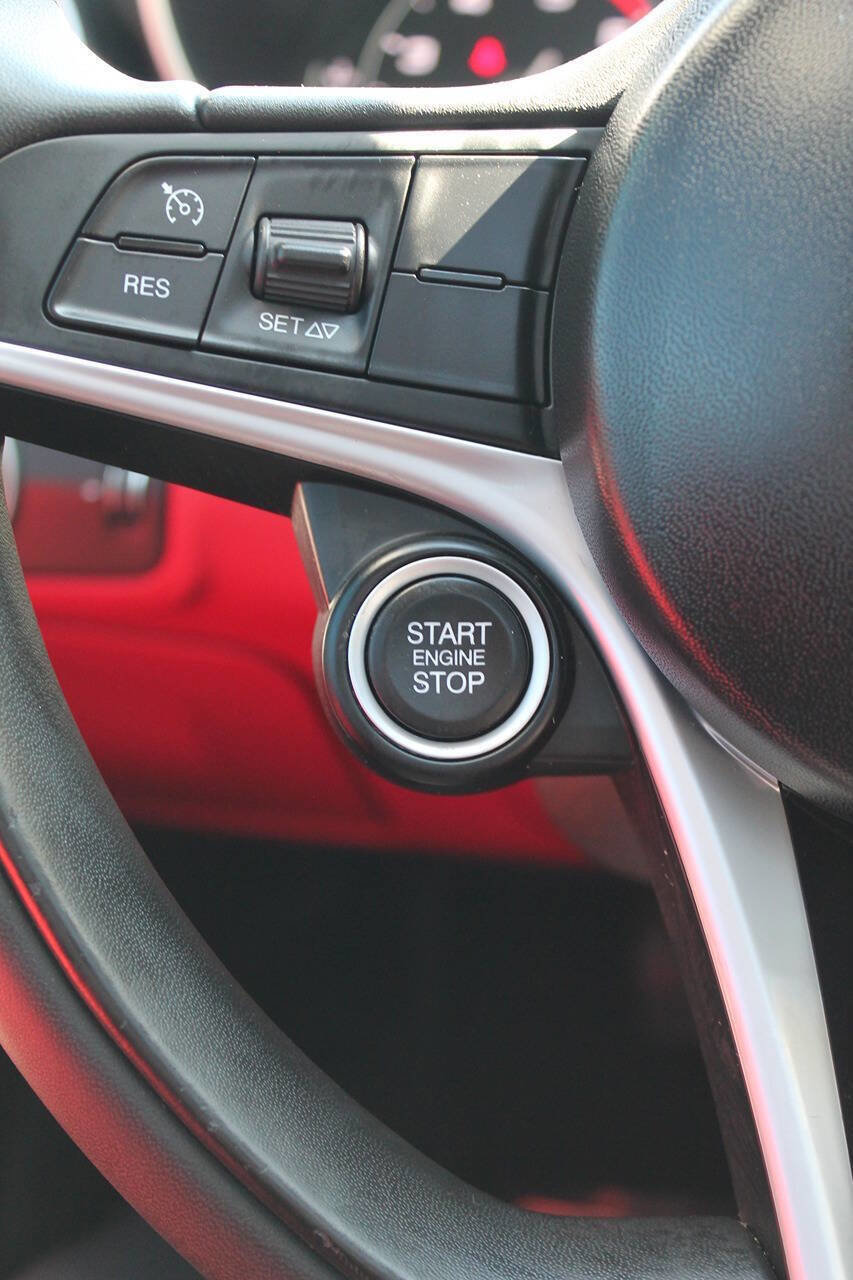 Used 2019 Alfa Romeo Giulia Ti w/ Nero Edizione image 29