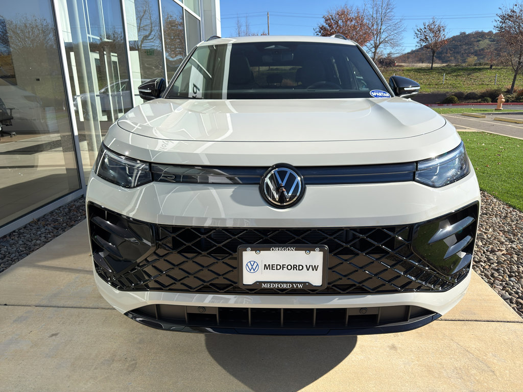 New 2026 Volkswagen Tiguan SE R-Line image 3