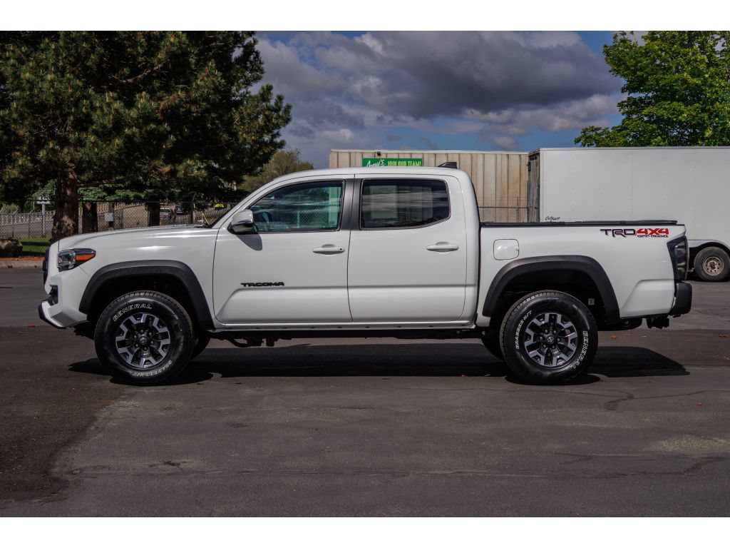 Used 2023 Toyota Tacoma TRD Off-Road w/ Black Out Package (TMS) AWD/4WD image 6