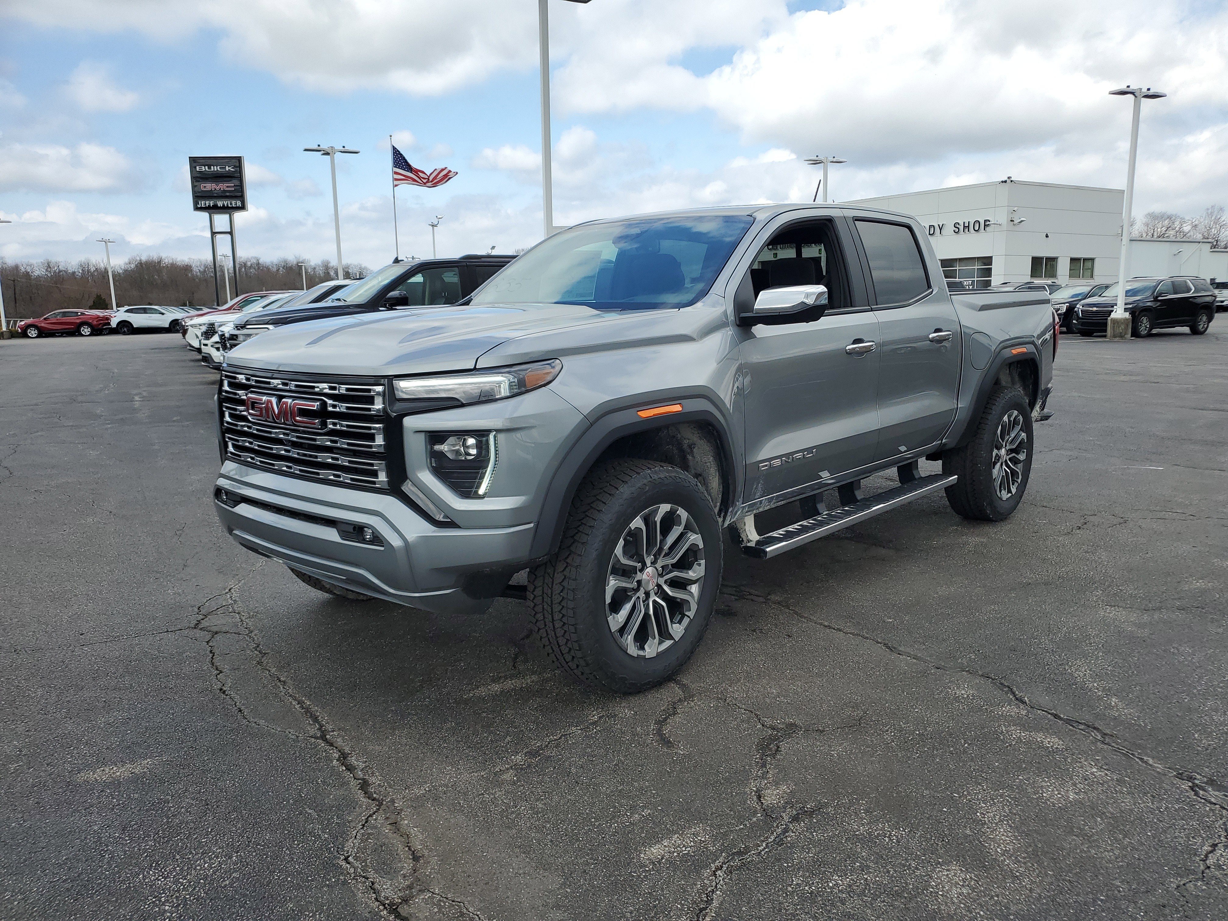New 2026 GMC Canyon Denali image 9