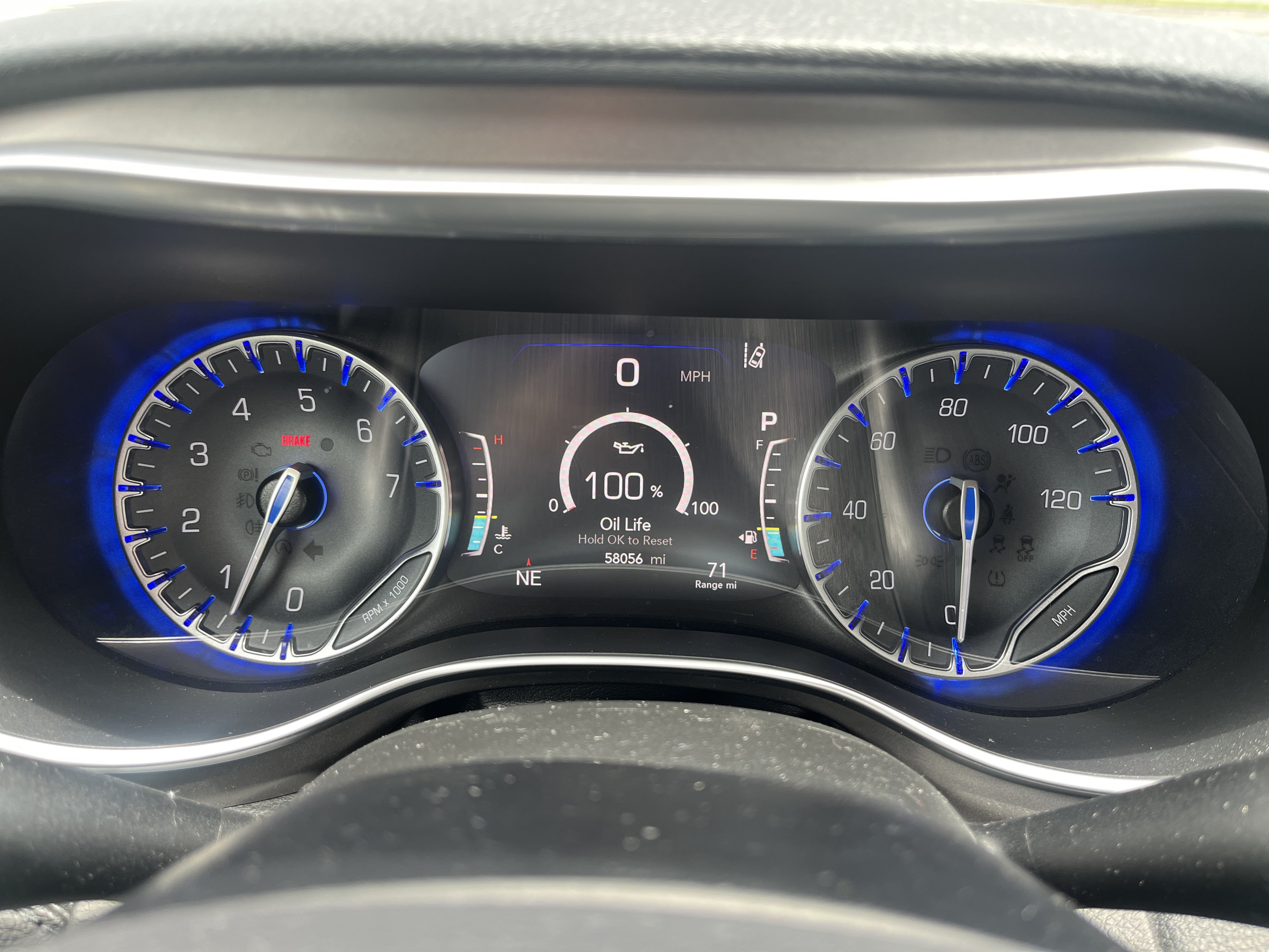 Used 2019 Chrysler Pacifica Limited w/ Tire & Wheel Group FWD image 25