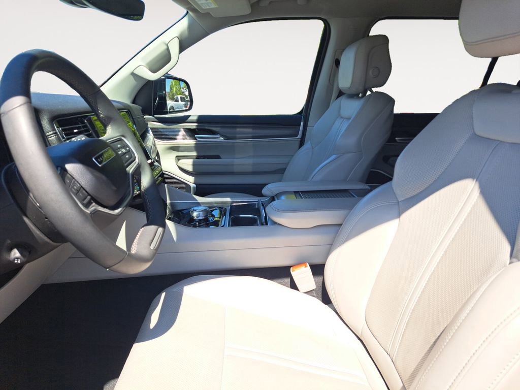 Used 2024 Jeep Wagoneer Series II w/ Flexible Seating Group RWD image 10