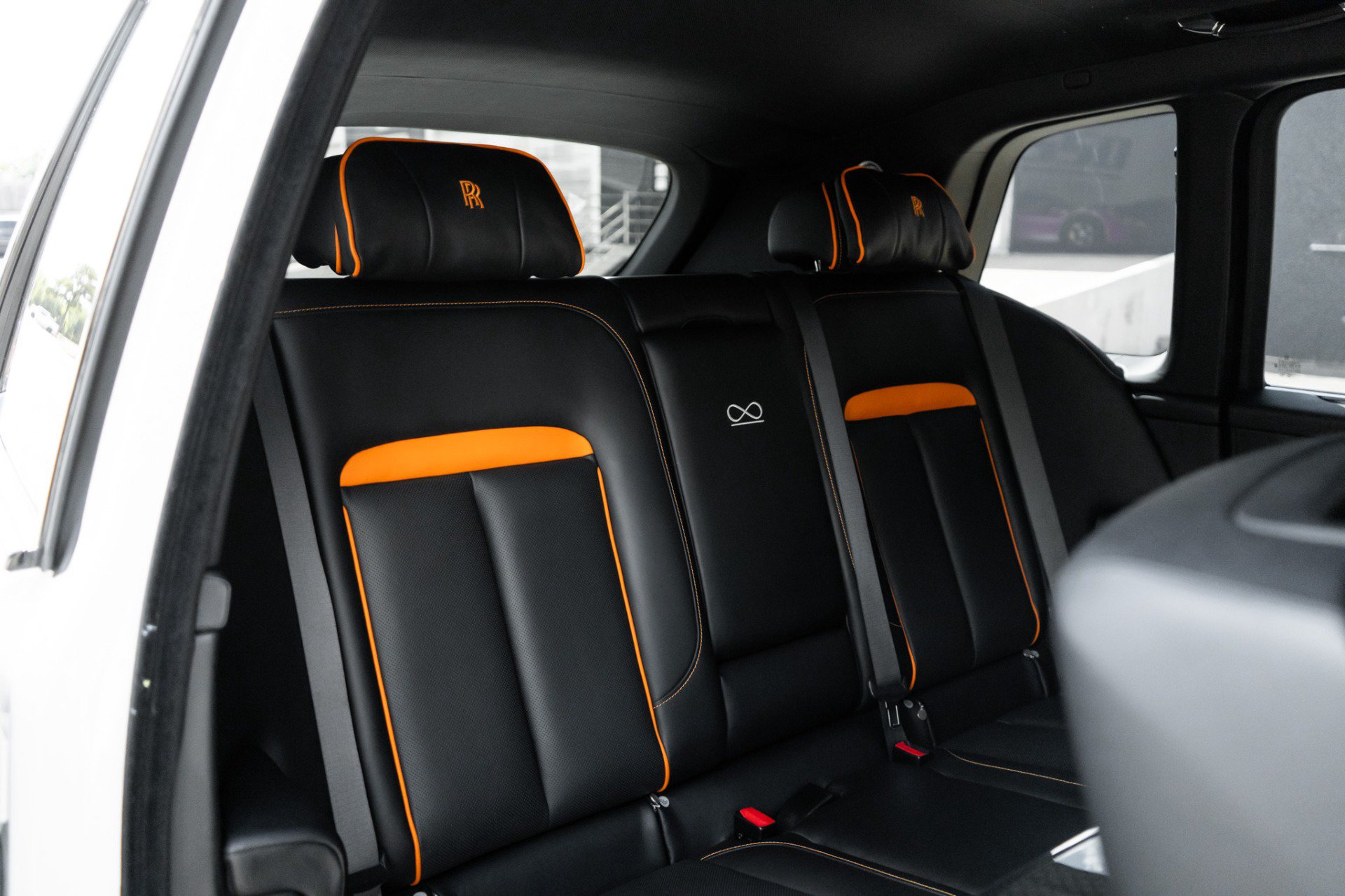 Used 2022 Rolls-Royce Cullinan Black Badge w/ Dark Exterior Package AWD/4WD image 27