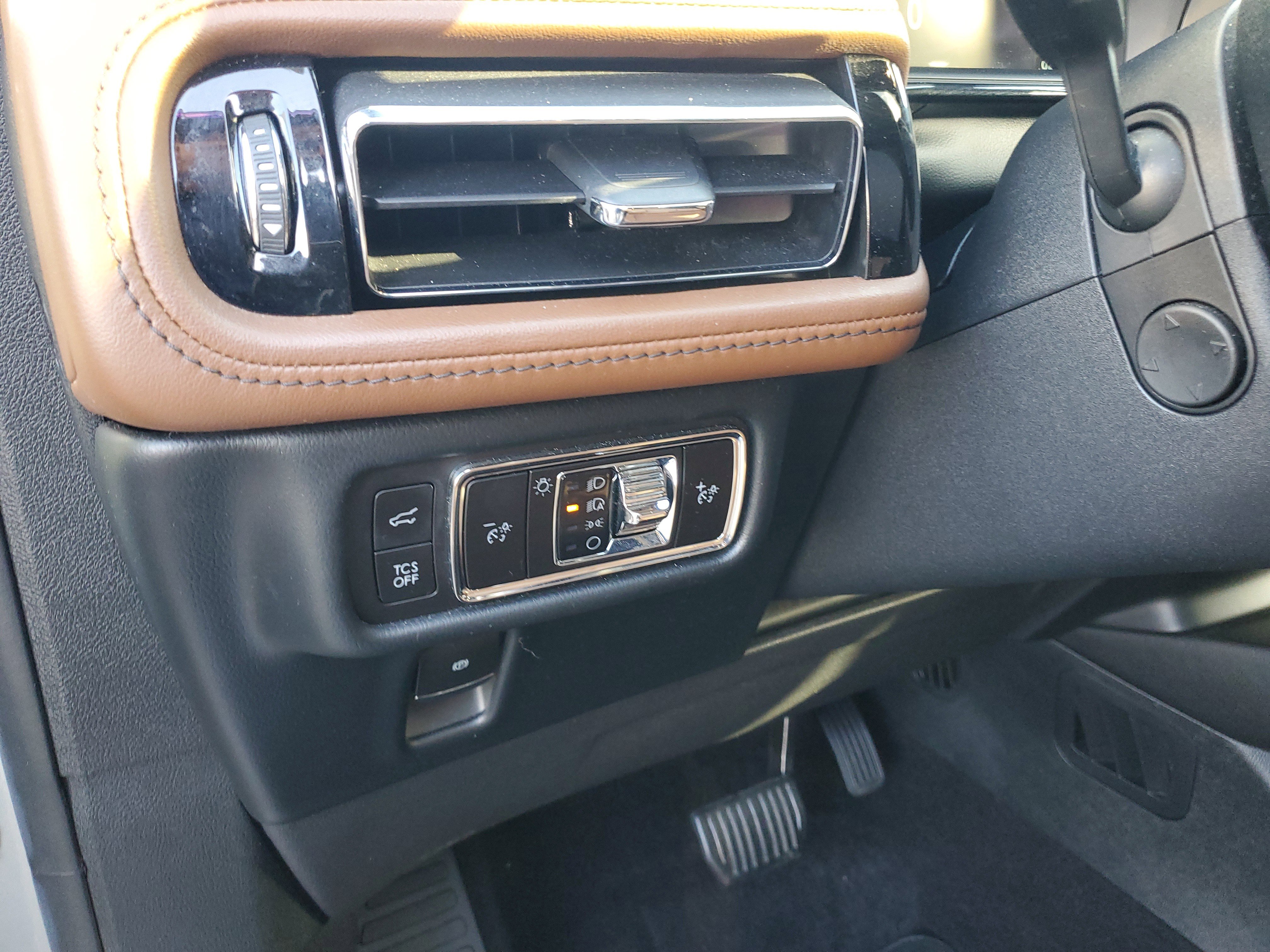 Certified 2023 Lincoln Nautilus Reserve image 15