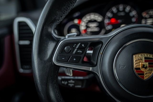 Used 2022 Porsche Cayenne Platinum Edition image 28