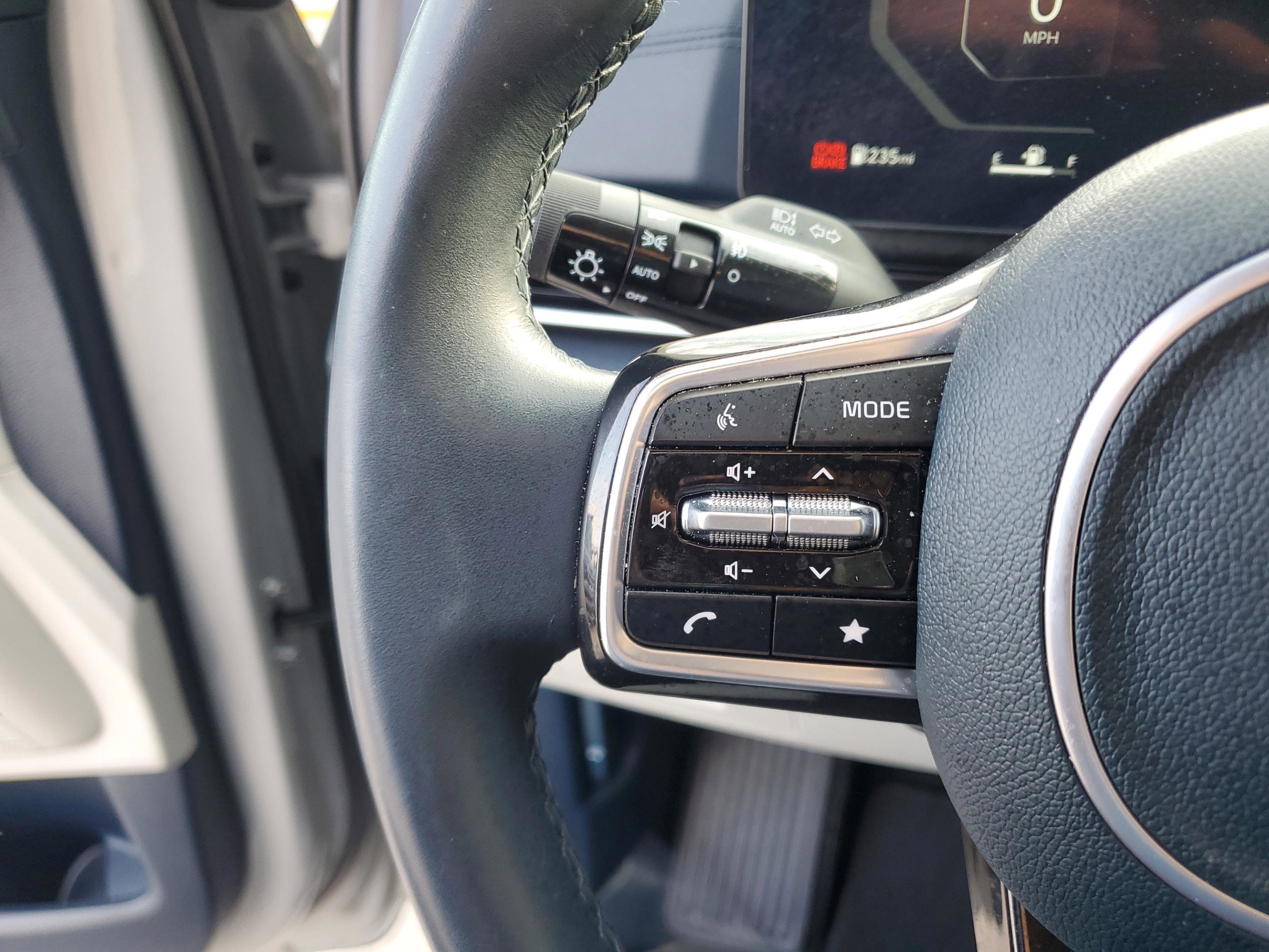 Certified 2025 Kia Carnival SX image 25