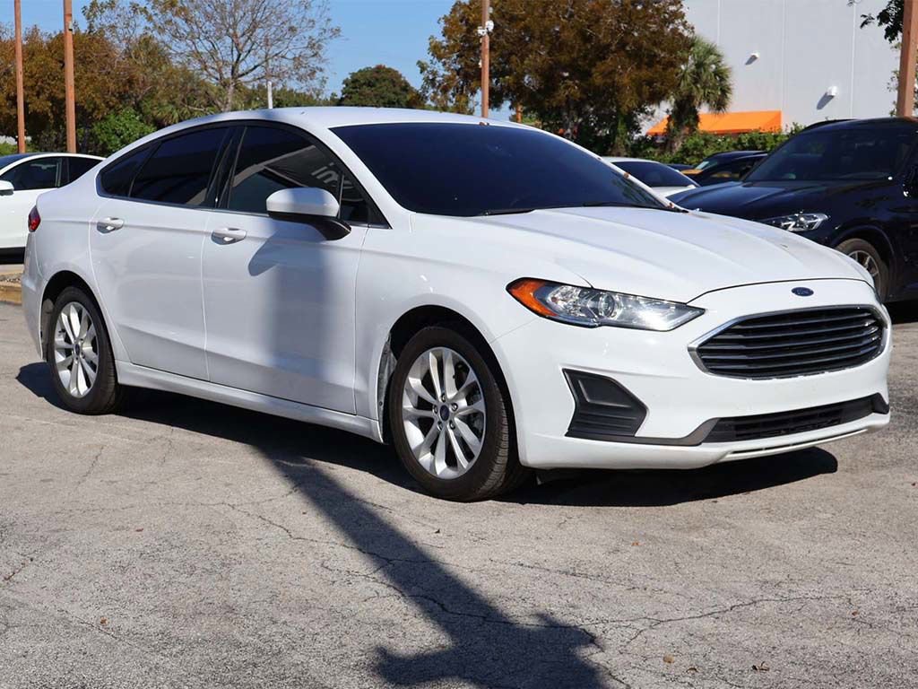 Used 2020 Ford Fusion SE image 2
