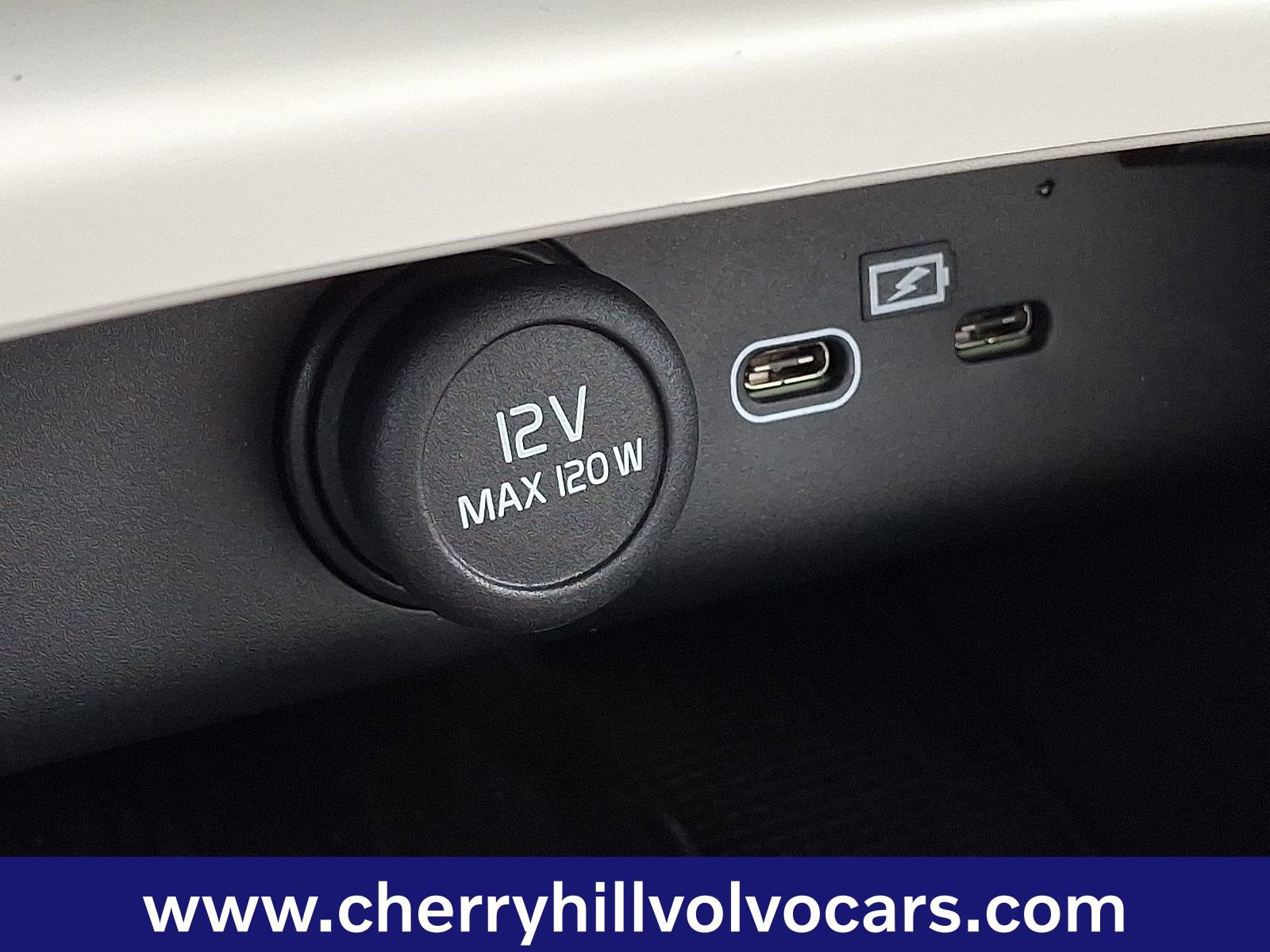 Certified 2025 Volvo XC40 B5 Ultra w/ Climate Package image 28