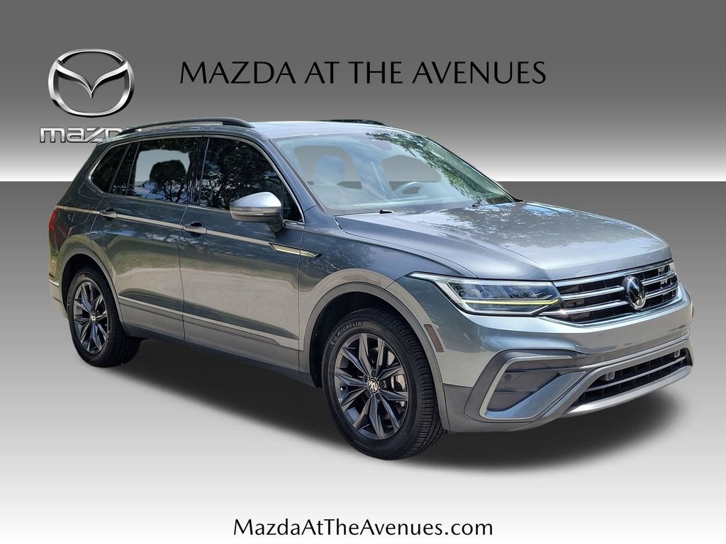 Used 2022 Volkswagen Tiguan SE w/ Panoramic Sunroof Package FWD image 3