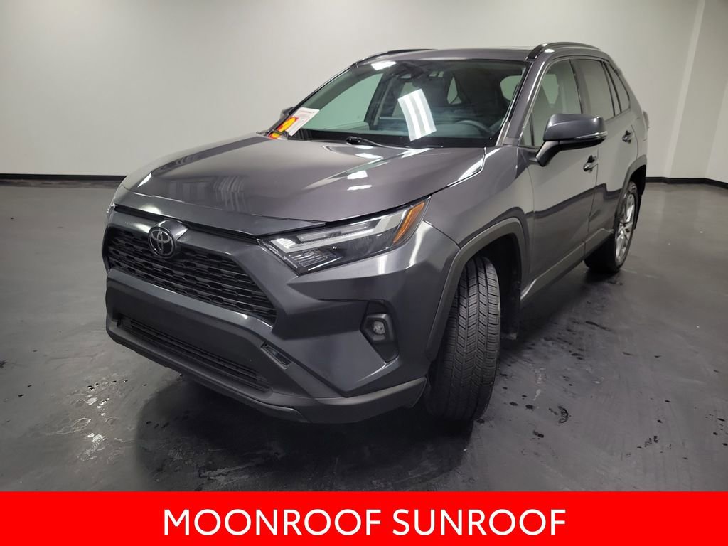 Used 2022 Toyota RAV4 XLE Premium AWD/4WD image 4