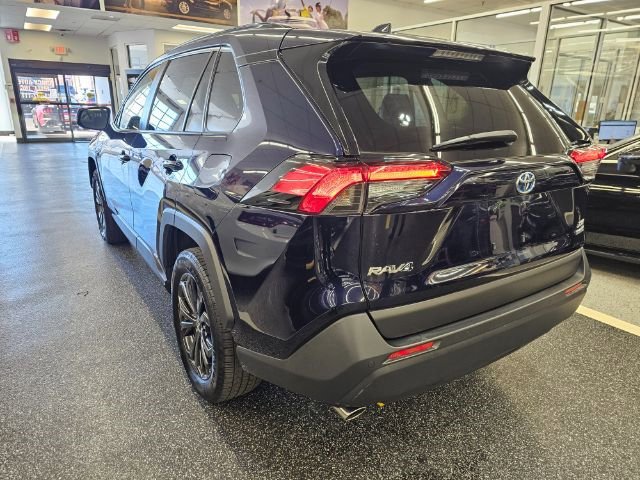 Used 2022 Toyota RAV4 XLE Premium image 7