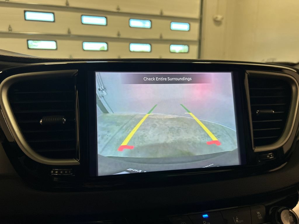 Used 2025 Chrysler Pacifica Select FWD image 24