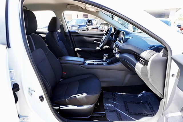 Used 2024 Nissan Sentra SV FWD image 18