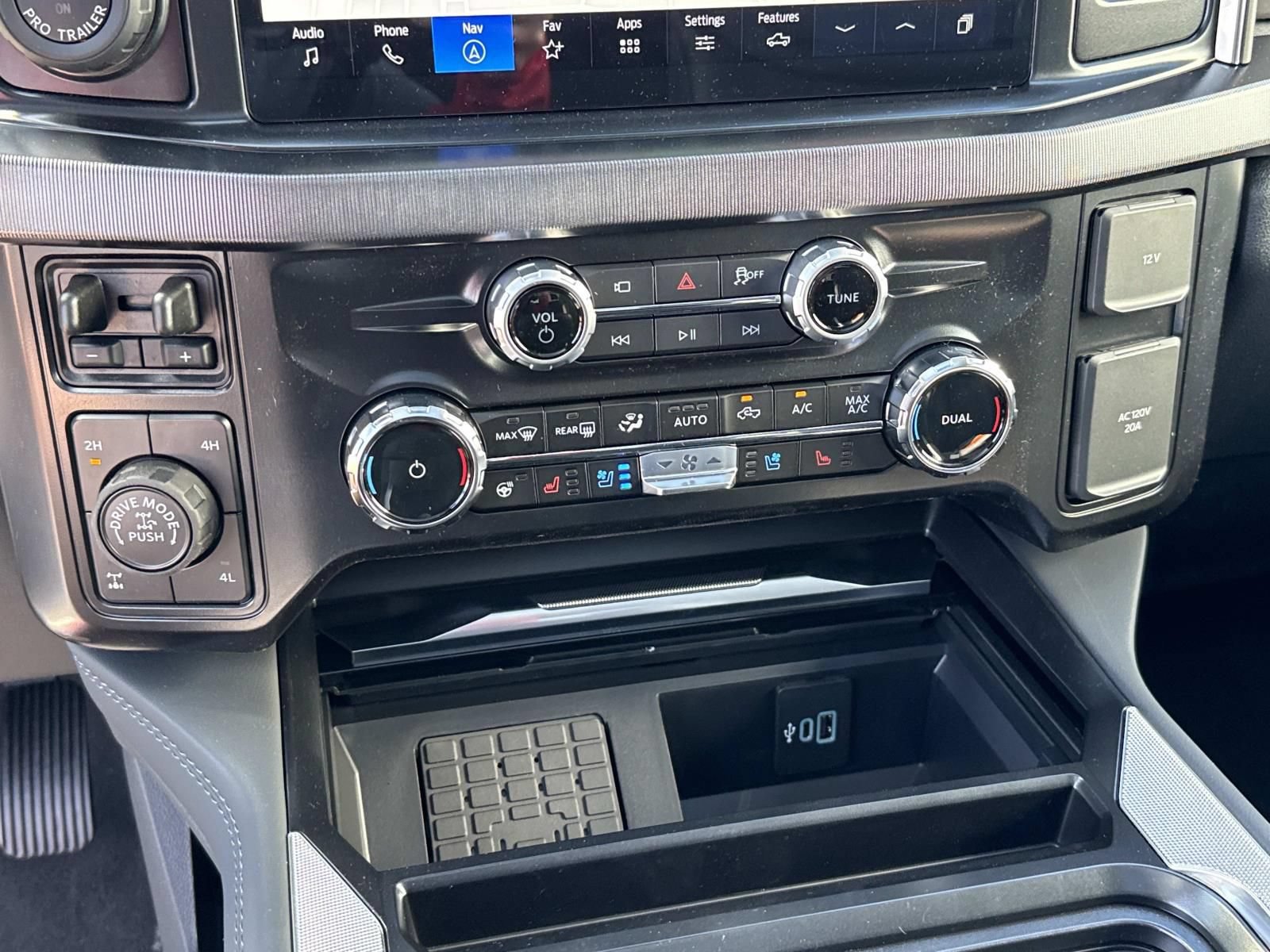 New 2026 Ford F250 Platinum w/ Tremor Off-Road Package AWD/4WD image 16