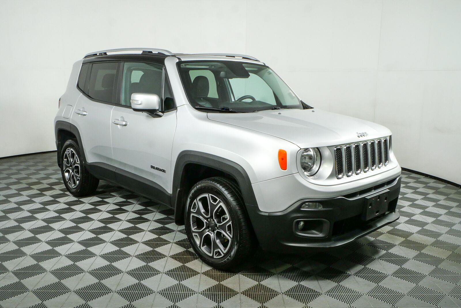 Used 2017 Jeep Renegade Limited AWD/4WD image 1